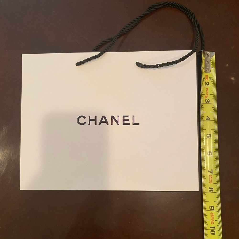 Chanel paper shopping bag - Picture 2 of 3
